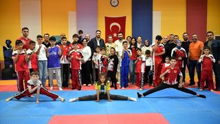 Milli Boksör Hatice Akbaş, Genç Sporculara Kariyer Yolculuğunu Anlattı