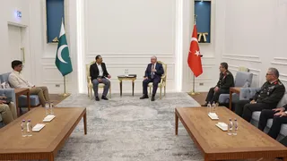 Milli Savunma Bakanı Yaşar Güler, Pakistan Kara Kuvvetleri Komutanı Munir ile İstişarede Bulundu