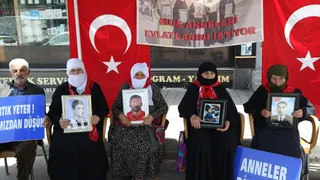 Muş'ta Evlatlarına Kavuşmak İsteyen Aileler Eylemlerini Sürdürüyor