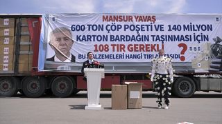 Osman Gökçek, ABB'nin Karton Bardak ve Çöp Torbası Alımını Eleştirdi