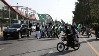 Pakistan'da Orduya Destek Gösterileri Düzenleniyor
