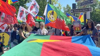 Paris'te Yeni Kaledonyalı Bağımsızlık Yanlıları İçin Yürüyüş Düzenlendi