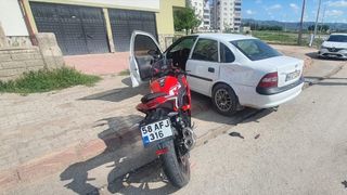 Sivas'ta Motosiklet ile Otomobil Çarpıştı, 2 Kişi Yaralandı