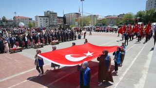 Van ve Çevresinde 19 Mayıs Atatürk'ü Anma, Gençlik ve Spor Bayramı Coşkuyla Kutlandı