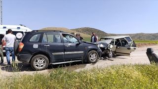Yozgat'ta Cip ve Otomobil Çarpıştı: 6 Yaralı