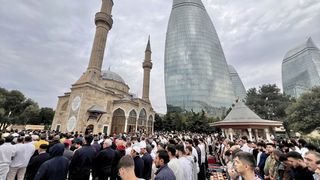 Azerbaycan'da Kurban Bayramı Namazı İkmal Edildi