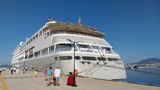Bahama Bandıralı 'Silver Whisper' Bodrum'a Demir Attı