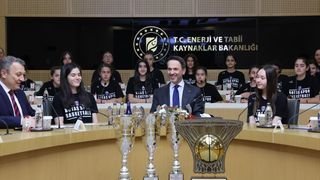 Bakan Bayraktar, BOTAŞ Spor'un Şampiyon Sporcularını Tebrik Etti