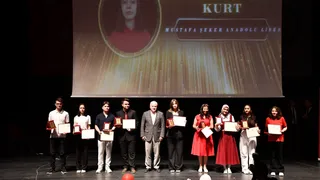 Bilecik'te Öğrencilere Eğitim Başarı Ödülü Verildi