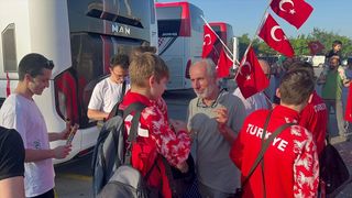 Bursalı Sporcular Avrupa Bilek Güreşi Şampiyonası'nda Madalya Kazandı