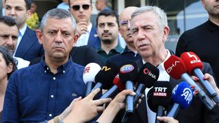 CHP Lideri Özgür Özel, Ferdi Zeyrek'in Sağlık Durumunu Açıkladı