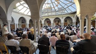 İsviçre'de Kurban Bayramı Heyecanı: Camilerde Namaz Kılındı