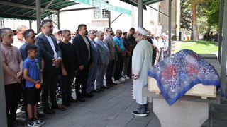 Kayseri'de Kırım Kongo Kanamalı Ateşi Şüphesiyle Tedavi Gören Kadın Hayatını Kaybetti