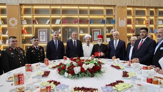Mardin'de Farklı Dine Mensup Vatandaşlar Bayramlaşma Programında Buluştu