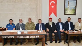 Midyat'ta Farklı Dine Mensup Vatandaşlar Bayramlaşma Programında Bir Araya Geldi