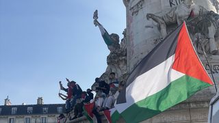 Paris'te İsrail'in Alıkoyduğu Madleen Gönüllüleri İçin Gösteri Düzenlendi