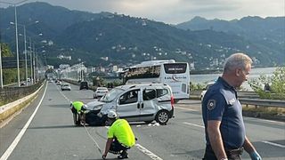 Rize'de Trafik Kazası: 2 Ölü, 3 Yaralı
