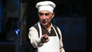 Şener Şen 'Zengin Mutfağı' ile Tiyatro Sahnesinde Son Kez Yer Aldı