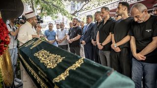 Serdar Topraktepe'nin Ağabeyi Ayhan Topraktepe Son Yolculuğuna Uğurlandı