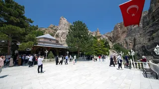Somuncu Baba Külliyesi, Ziyaretçilerini Manevi Bir Atmosferde Ağırlıyor
