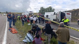 Yozgat'ta cenaze dönüşü midibüs devrildi: 2 ölü, 15 yaralı