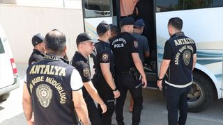 Antalya'da Kesinleşmiş Hapis Cezası Olan 30 Kişi Yakalandı