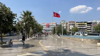 Aydın'da Sıcak Hava Etkisini Gösteriyor: Kent Merkezinde Sakinlik, Sahillerde Yoğunluk