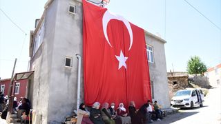 Bitlisli Şehit Sözleşmeli Erlerin Ailelerine Şehadet Haberi Ulaşıldı