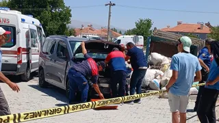 Burdur'da Traktör ile Hafif Ticari Araç Çarpıştı: 7 Yaralı