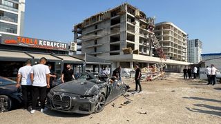Bursa'da İnşaat Vincinin Devrilmesi Sonucu Operatör Yaralandı