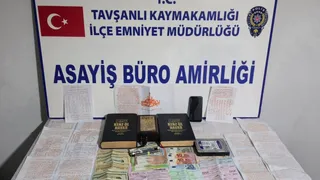 Kütahya'da Büyücülük Yoluyla Dolandırıcılık Yapan 5 Şüpheli Tutuklandı