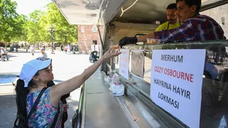 Ozzy Osbourne Anısına Ankara'da Lokma Dağıtımı Yapıldı