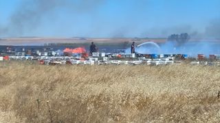 Tekirdağ'da Anız Yangını, 400 Arı Kovanına Zarar Verdi