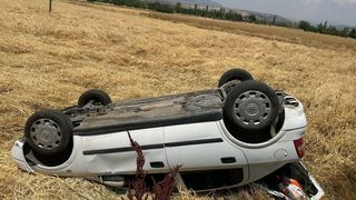 Uşak'ta Devri Tarlaya Düşen Otomobilde 3 Kişi Yaralandı