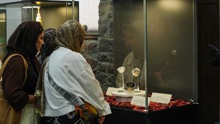 İzmir'de 'Mukaddes Emanetler' Sergisi Açıldı — Mevlid-i Nebi Haftası Etkinliği