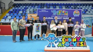 Kütahya'da Ulusal Robot Yarışması'nda dereceye girenlere ödülleri verildi