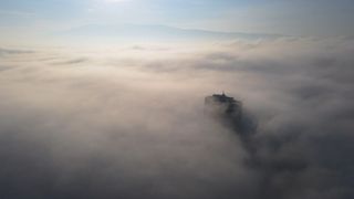 Bursa sabahı yoğun sisle kaplandı: Mudanya yolu binaları bulutların üzerinde görüntülendi