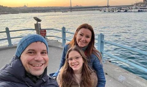 Pınar Altuğ'un aşk pozlarına gelen Gazze eleştirisine cevap!