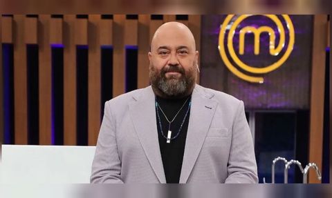 Şef Somer Sivrioğlu ağlayan Aslı Turanlı'yı alnından öperek teselli etti! 