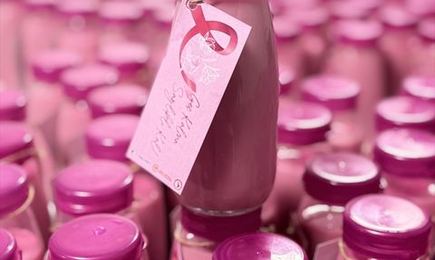 Antalya'da pembe içecekle meme kanseri farkındalığı: Sağlıklı yaşam vurgusu