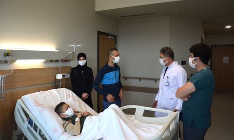 Bursa'da 9 yaşındaki Suriye uyruklu İdo Alabdul Ghafour babasının böbreğiyle sağlığına kavuştu