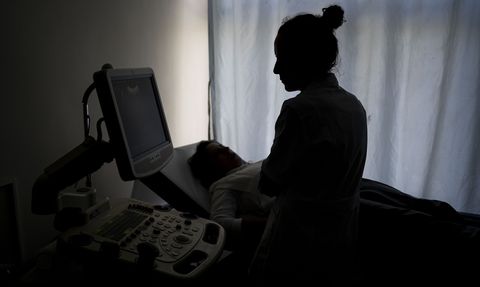 Kendi kendine muayene sayesinde erken teşhis: Serpil Barış meme kanserini yendi