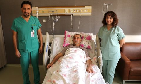 Van'da 43 Yaşındaki Medeni Çelik'in Karnındaki 4 Kilogramlık Kitle 3,5 Saatlik Ameliyatla Çıkarıldı