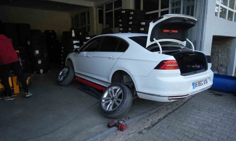 Muş'ta kış lastiği yoğunluğu: 15 Kasım öncesi lastikçilere talep arttı