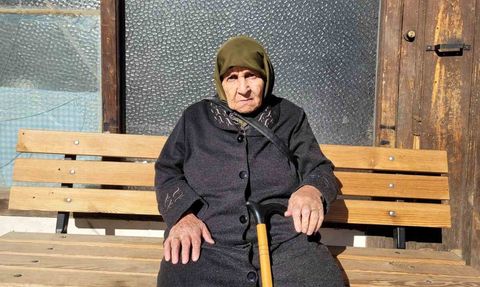 90 yaşındaki Fikriye Güller, Kemaliye manilerini hafızasında yaşatıyor