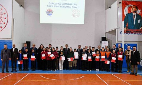 Ardahan'da Ortaokullar Arası Bilgi Yarışması: TOBB Ortaokulu İl Birincisi