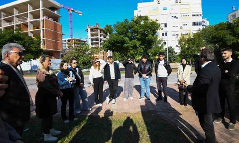 AÜ öğrencileri Muratpaşa dostluk parklarında göç ve kültürel çeşitliliği yerinde inceledi
