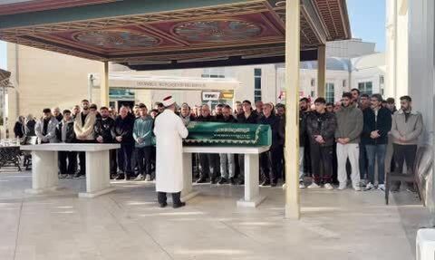 Avcılar'da kamyonun hatalı dönüşü sonucu hayatını kaybeden Berkan Balcıoğlu toprağa verildi