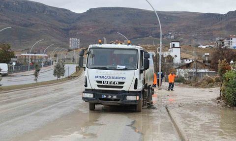Battalgazi Belediyesi'nden Pınarbaşı Göleti Çevresinde Kapsamlı Temizlik Çalışması
