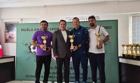 Bodrum Birlikspor altyapı başarıları Menteşe'deki törende kupayla ödüllendirildi